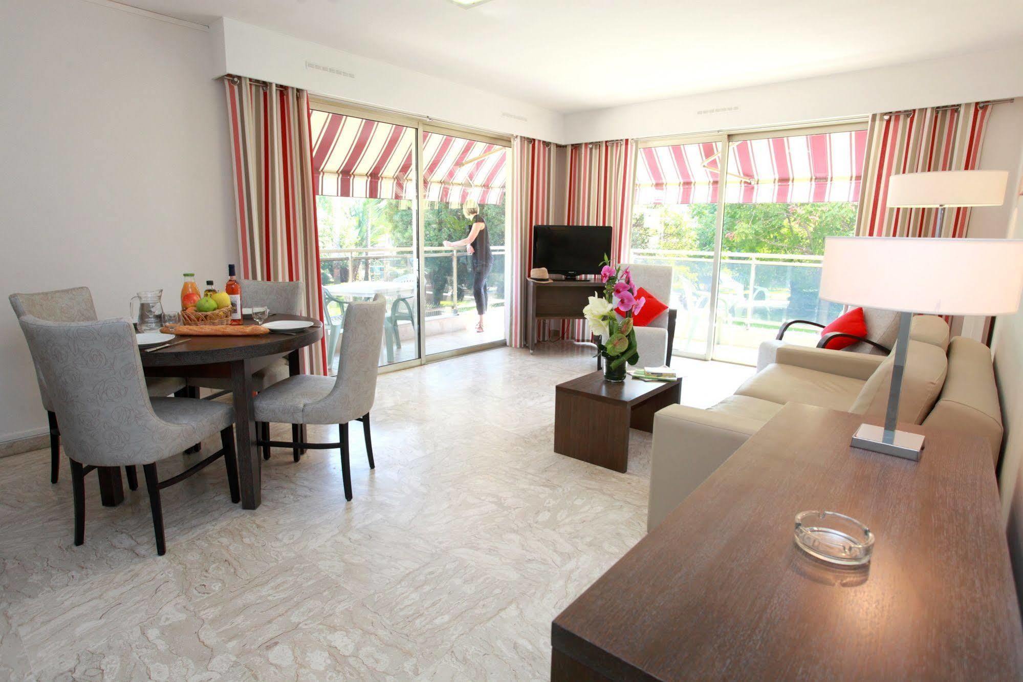 The Originals Residence, Les Strelitzias ฌวง-เลส์-แป็งส์ ภายนอก รูปภาพ